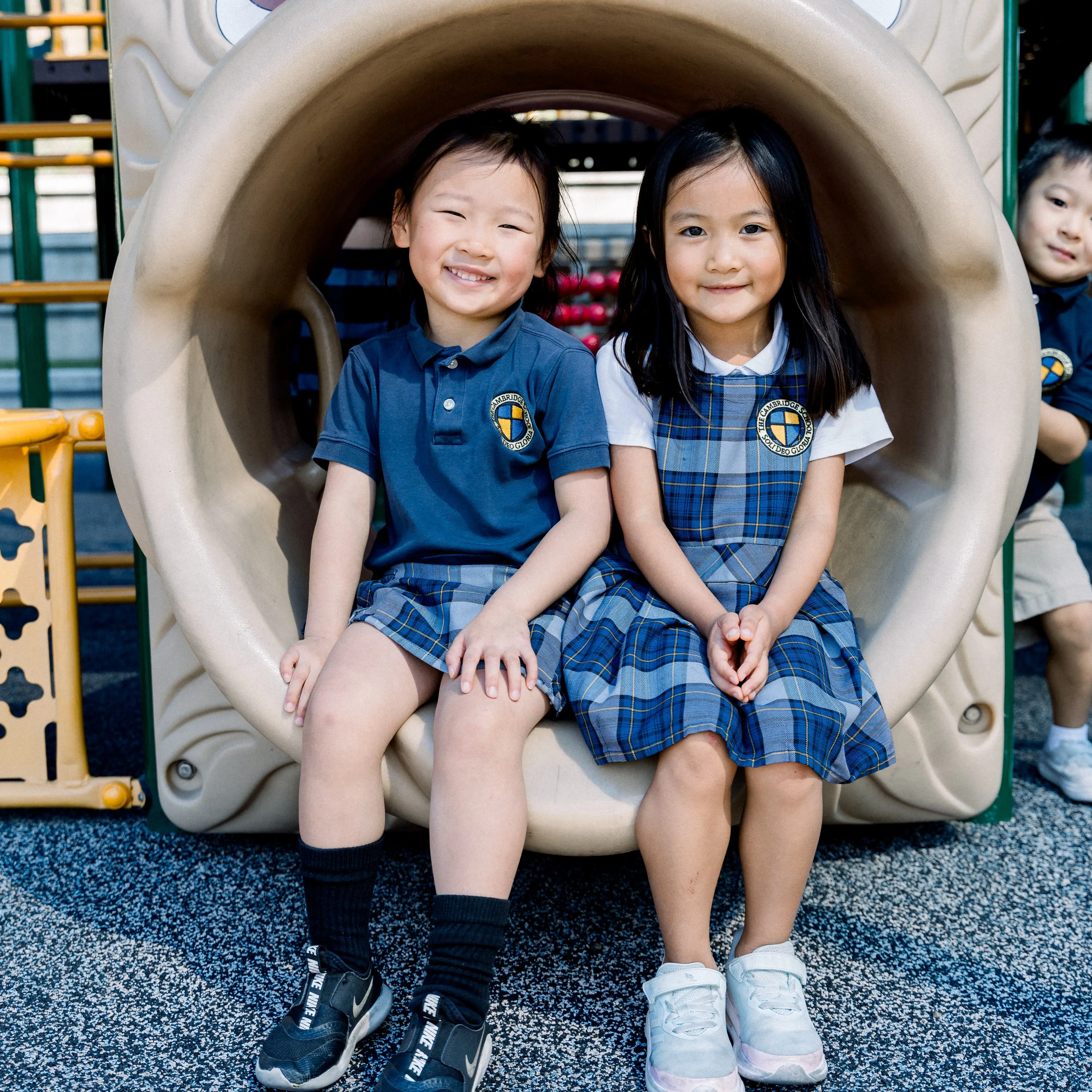  OptimizedImage,grammar school,playground,jr kindergarten,junior kindergarten,smiles,group,recess,,Optimized